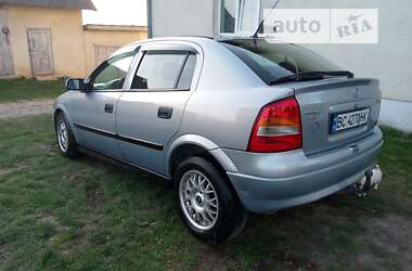 Хэтчбек Opel Astra 2000 в 