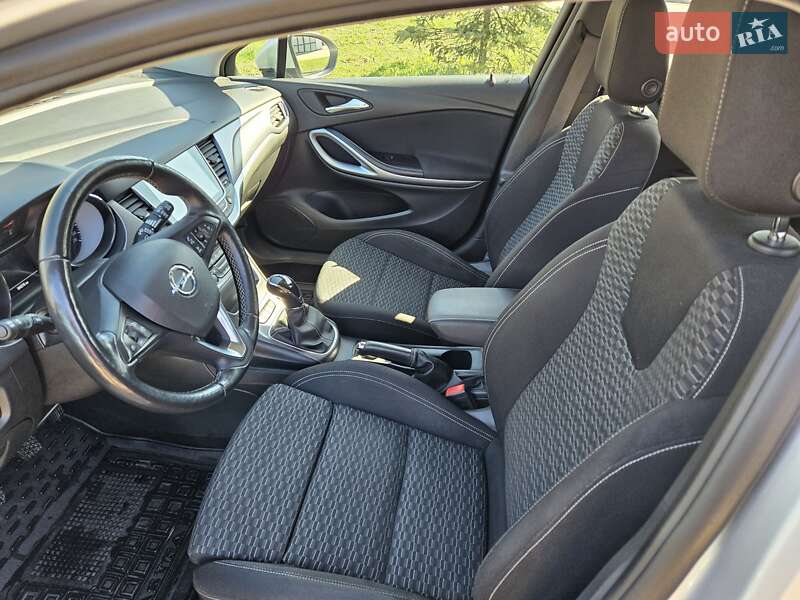 Универсал Opel Astra 2018 в Ровно