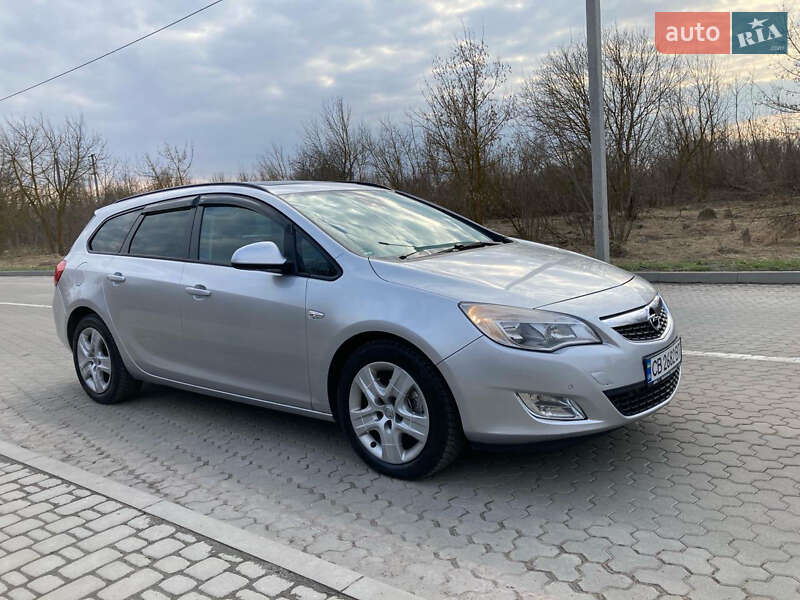 Універсал Opel Astra 2011 в Києві