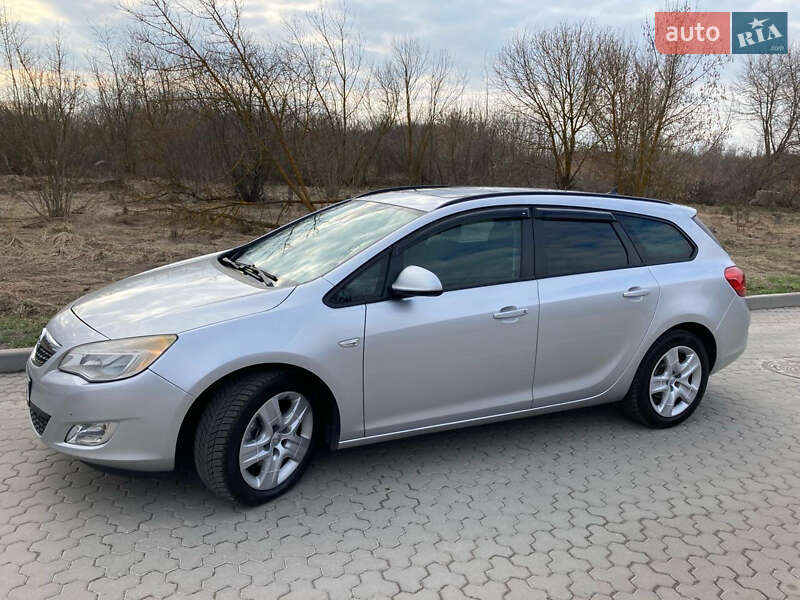 Універсал Opel Astra 2011 в Києві