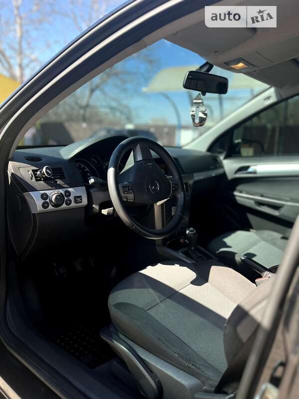 Універсал Opel Astra 2006 в Первомайську