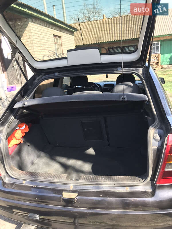 Хетчбек Opel Astra 2003 в Шишаках