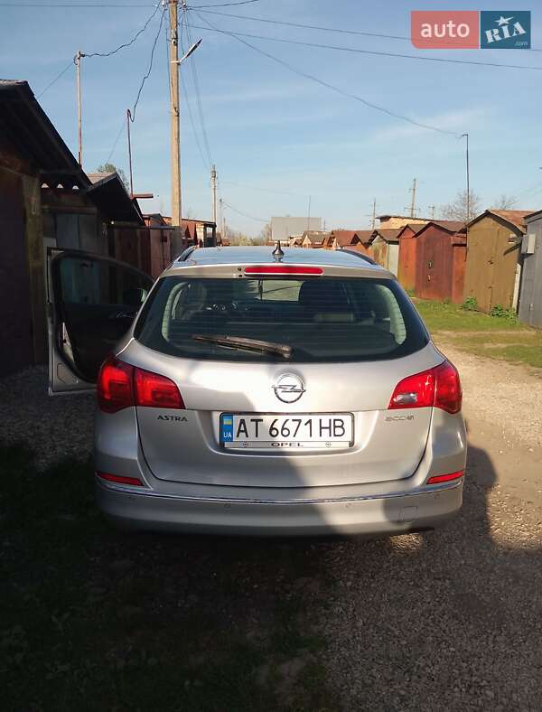 Универсал Opel Astra 2014 в Коломые