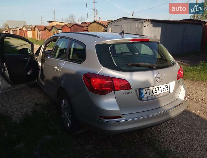 Универсал Opel Astra 2014 в Коломые