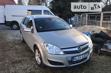 Универсал Opel Astra 2008 в Новояворовске