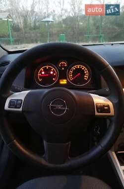 Хэтчбек Opel Astra 2008 в 
