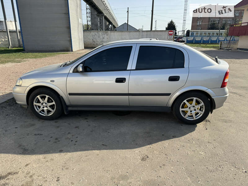 Хэтчбек Opel Astra 2003 в Люботине