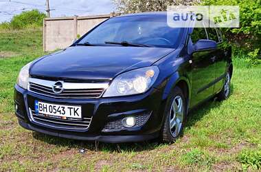 Хэтчбек Opel Astra 2008 в Раздельной