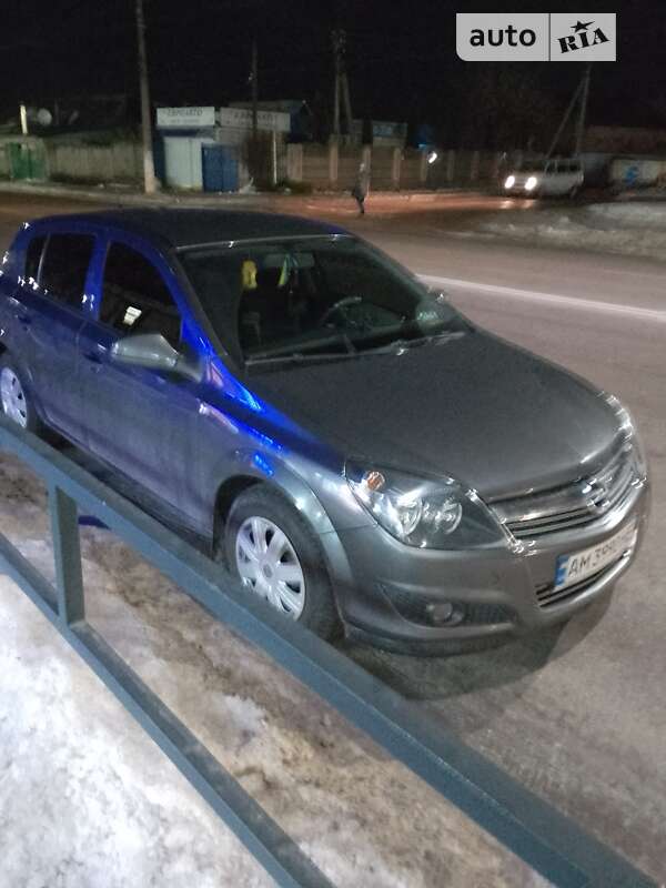 Хэтчбек Opel Astra 2010 в Житомире