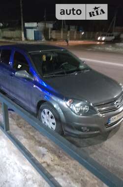 Хэтчбек Opel Astra 2010 в 