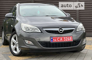 Универсал Opel Astra 2012 в Стрые