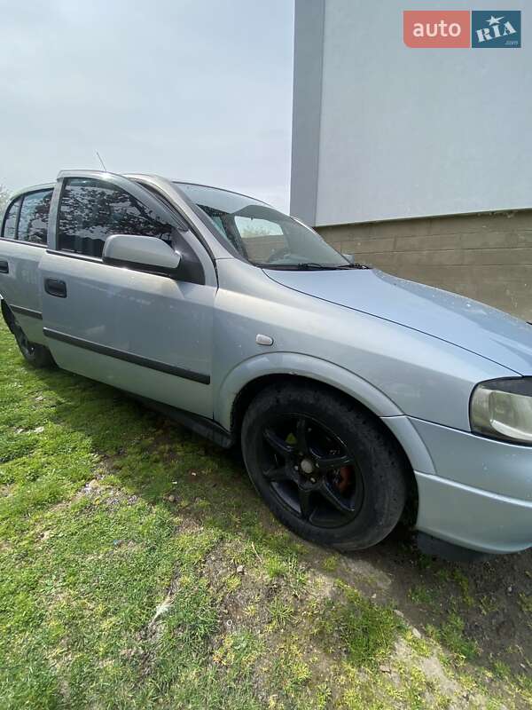 Седан Opel Astra 2004 в Львові