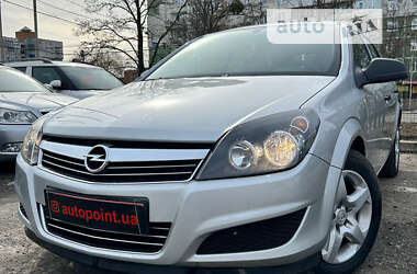 Універсал Opel Astra 2010 в Сумах