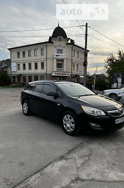 Універсал Opel Astra 2011 в Житомирі