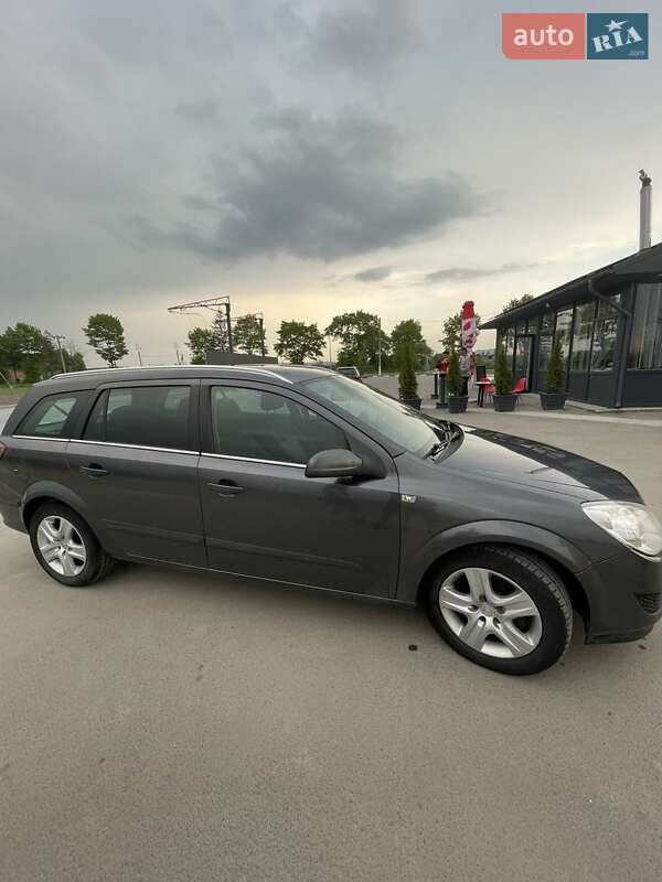 Универсал Opel Astra 2008 в Снятине
