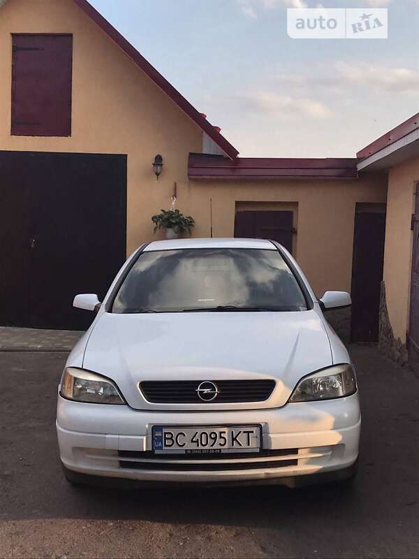 Седан Opel Astra 2000 в Сокале