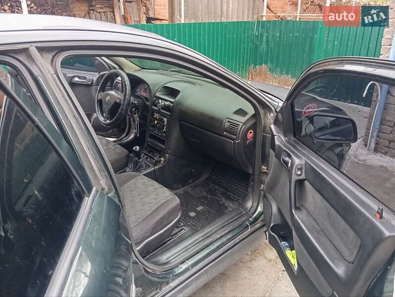 Седан Opel Astra 2001 в Деражне