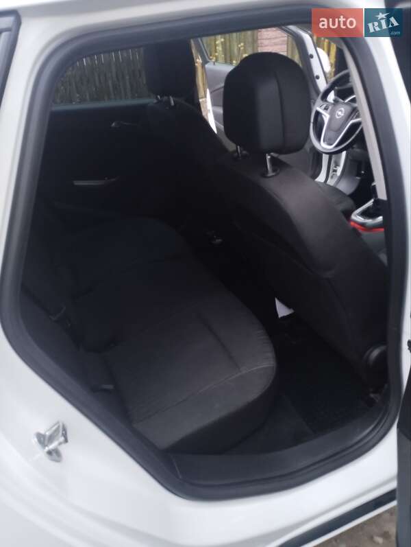 Универсал Opel Astra 2011 в Великом Березном