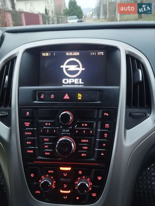 Универсал Opel Astra 2011 в Великом Березном