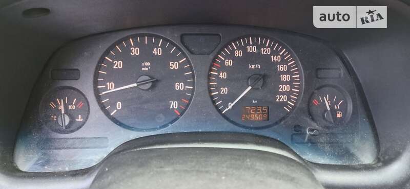 Седан Opel Astra 2003 в Городке