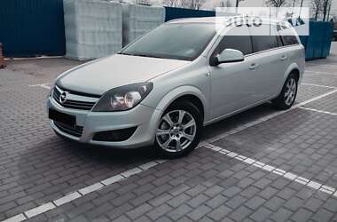 Універсал Opel Astra 2011 в Коломиї