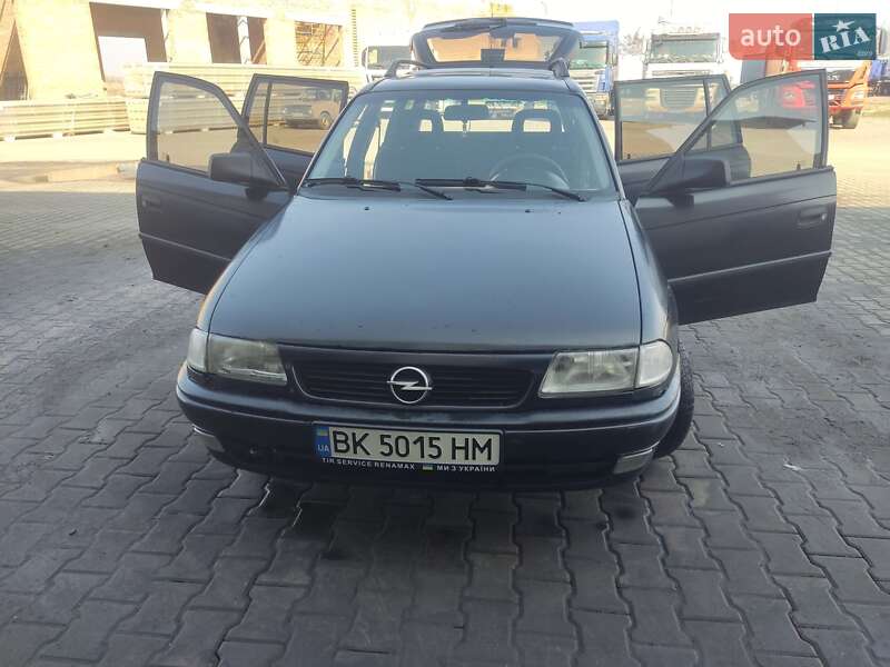 Універсал Opel Astra 1997 в Рівному