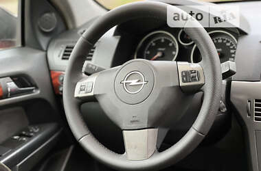 Хэтчбек Opel Astra 2006 в Межгорье