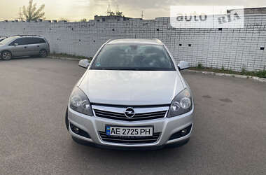 Універсал Opel Astra 2010 в Дніпрі