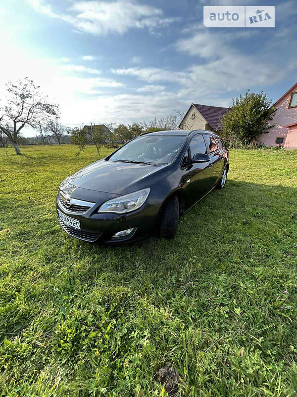 Универсал Opel Astra 2012 в Тячеве