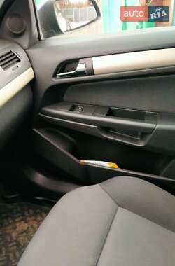Хэтчбек Opel Astra 2007 в 