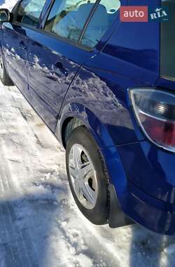 Хэтчбек Opel Astra 2007 в 