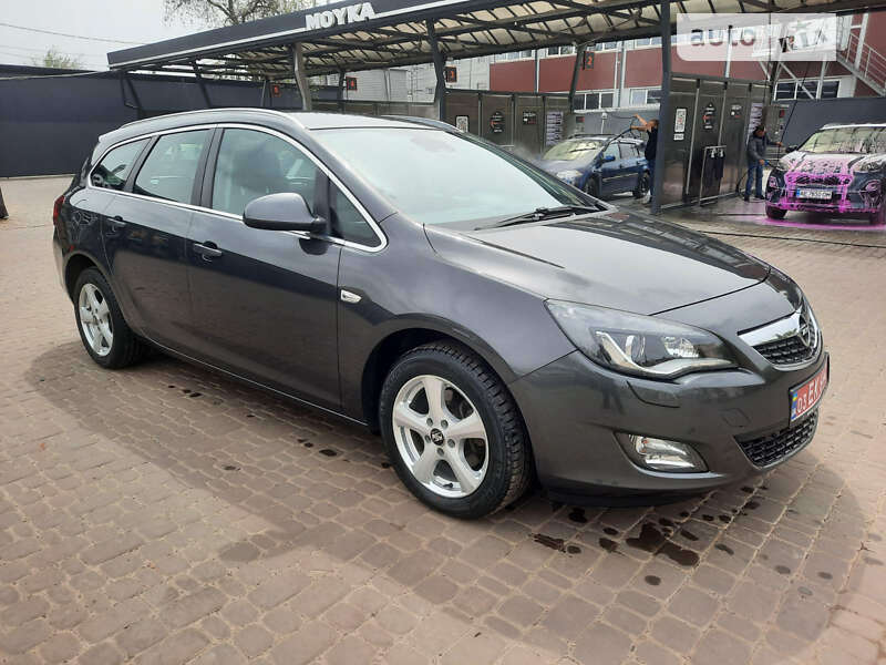 Универсал Opel Astra 2011 в Кривом Роге