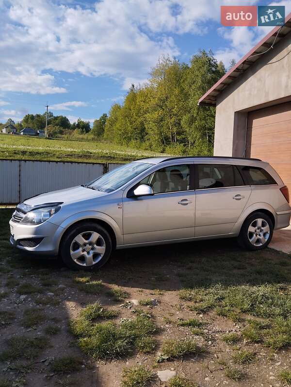 Универсал Opel Astra 2010 в Вижнице