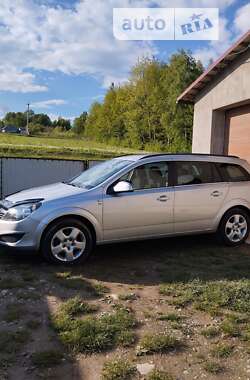 Універсал Opel Astra 2010 в Вижниці