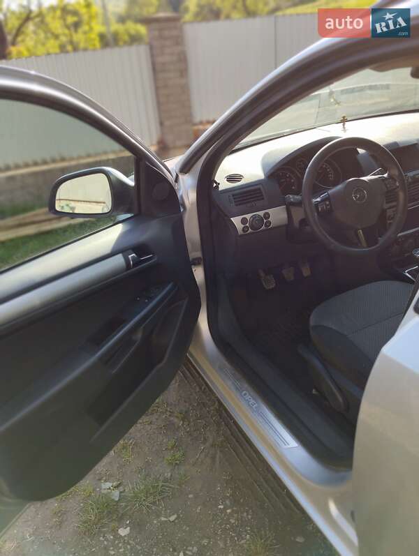 Универсал Opel Astra 2010 в Вижнице