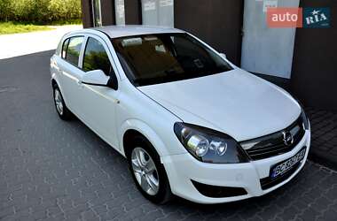 Хэтчбек Opel Astra 2013 в Львове