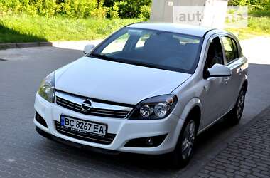 Хэтчбек Opel Astra 2013 в Львове