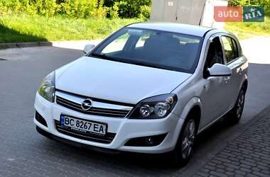 Хэтчбек Opel Astra 2013 в Львове