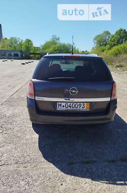 Универсал Opel Astra 2009 в Новояворовске