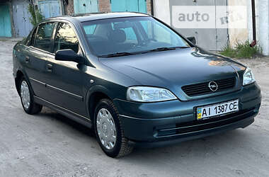 Седан Opel Astra 2004 в Киеве