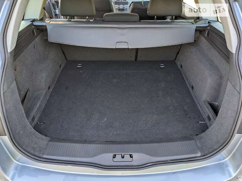 Універсал Opel Astra 2009 в Вараші