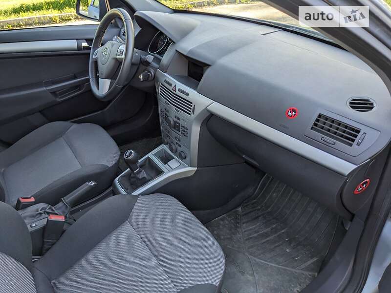 Універсал Opel Astra 2009 в Вараші