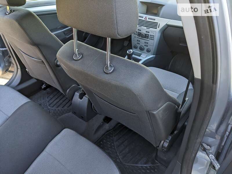 Універсал Opel Astra 2009 в Вараші