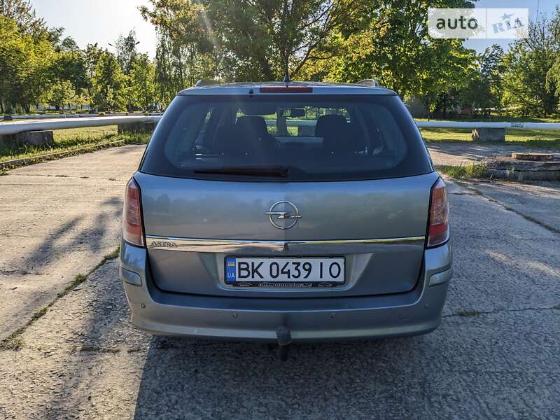 Універсал Opel Astra 2009 в Вараші