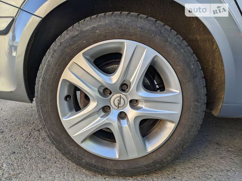 Універсал Opel Astra 2009 в Вараші