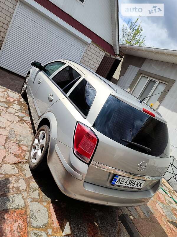 Універсал Opel Astra 2005 в Бершаді