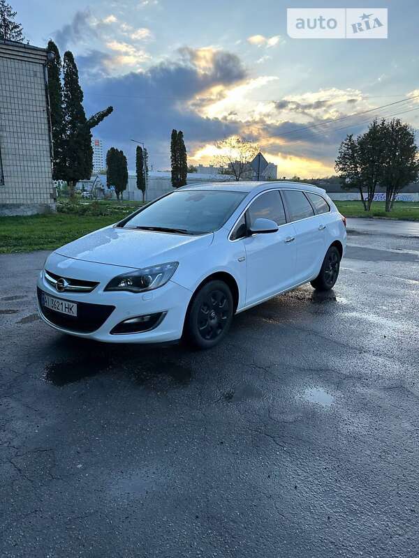 Універсал Opel Astra 2013 в Києві