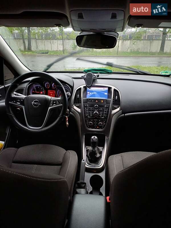 Універсал Opel Astra 2011 в Мукачевому