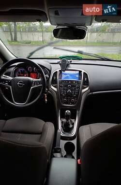 Универсал Opel Astra 2011 в 