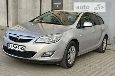 Універсал Opel Astra 2011 в Івано-Франківську